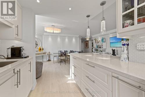 503 - 7420 Bathurst Street, Vaughan, ON - Indoor Photo Showing Kitchen With Upgraded Kitchen