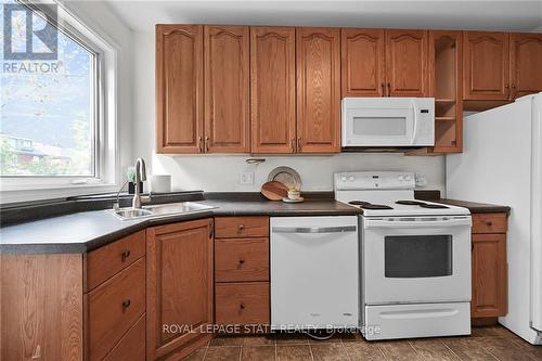 200 London Street S, Hamilton, ON - Indoor Photo Showing Kitchen With Double Sink