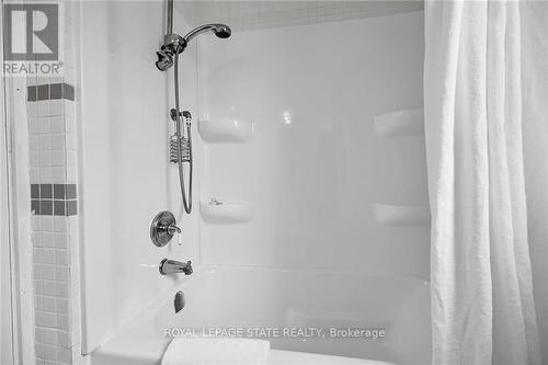 200 London Street S, Hamilton, ON - Indoor Photo Showing Bathroom