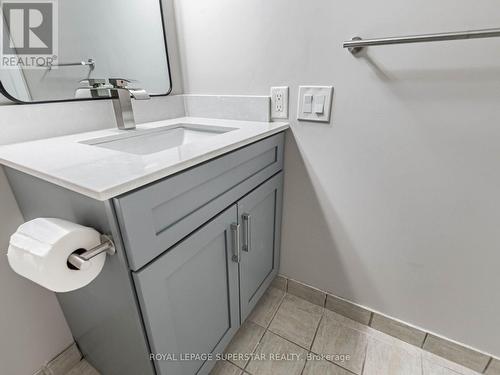 1120 - 25 Kingsbridge Garden Circle, Mississauga, ON - Indoor Photo Showing Bathroom