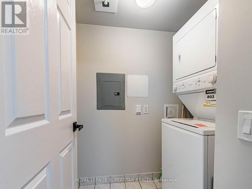 1120 - 25 Kingsbridge Garden Circle, Mississauga, ON - Indoor Photo Showing Laundry Room