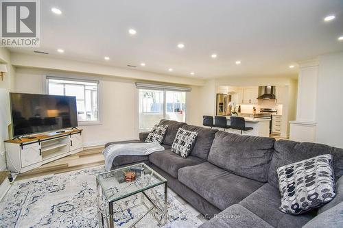 694 Broadview Avenue, Orillia, ON - Indoor Photo Showing Living Room