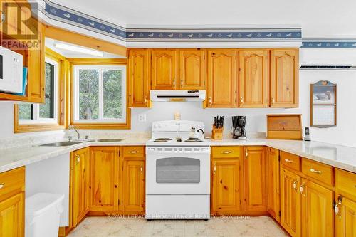 1156 Christian Road, Prince Edward County (Bloomfield), ON - Indoor Photo Showing Kitchen