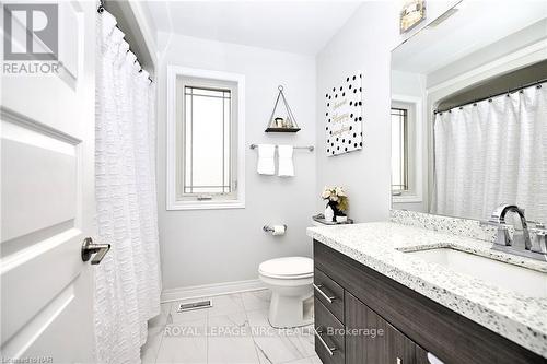 31 Bergenstein Crescent, Pelham, ON - Indoor Photo Showing Bathroom