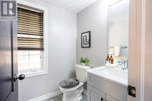 35 Magpie Way, Whitby, ON - Indoor Photo Showing Bathroom