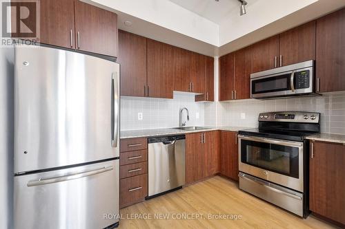 2215 - 7171 Yonge Street, Markham, ON - Indoor Photo Showing Kitchen With Stainless Steel Kitchen