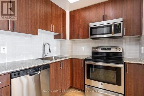 2215 - 7171 Yonge Street, Markham, ON - Indoor Photo Showing Kitchen With Stainless Steel Kitchen With Upgraded Kitchen