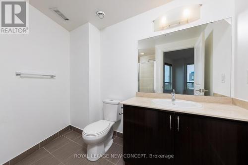 2215 - 7171 Yonge Street, Markham, ON - Indoor Photo Showing Bathroom