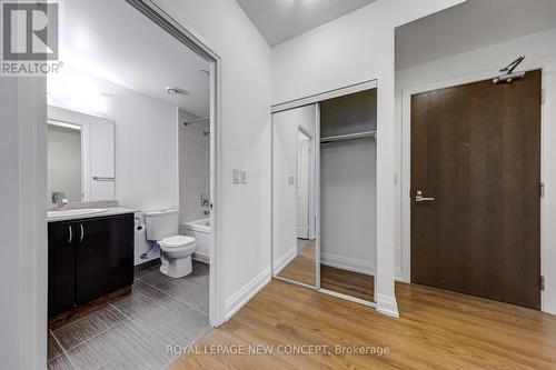 2215 - 7171 Yonge Street, Markham, ON - Indoor Photo Showing Bathroom