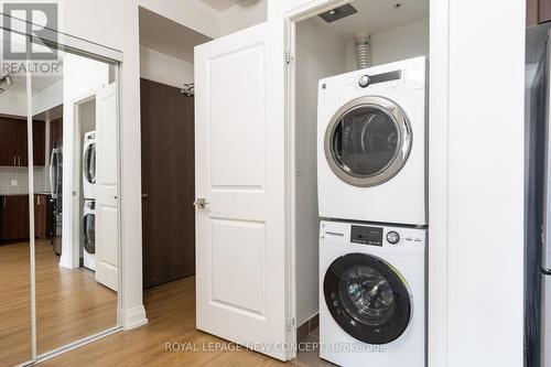 2215 - 7171 Yonge Street, Markham, ON - Indoor Photo Showing Laundry Room