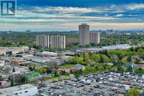 2215 - 7171 Yonge Street, Markham, ON - Outdoor With View
