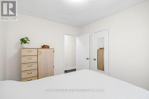 1313 Fisher Avenue, Burlington, ON - Indoor Photo Showing Bedroom