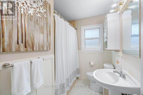 1313 Fisher Avenue, Burlington, ON - Indoor Photo Showing Bathroom