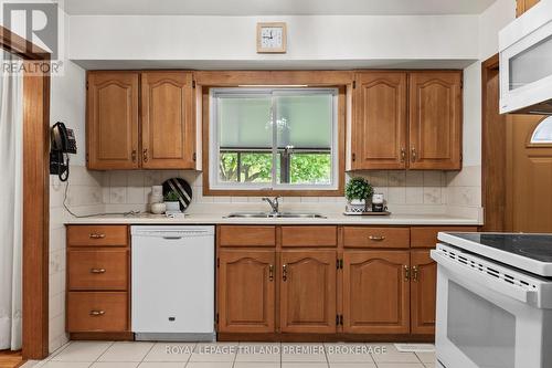 327 Spruce Street, London, ON - Indoor Photo Showing Kitchen With Double Sink