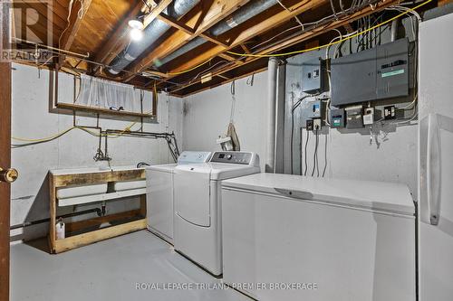 327 Spruce Street, London, ON - Indoor Photo Showing Laundry Room