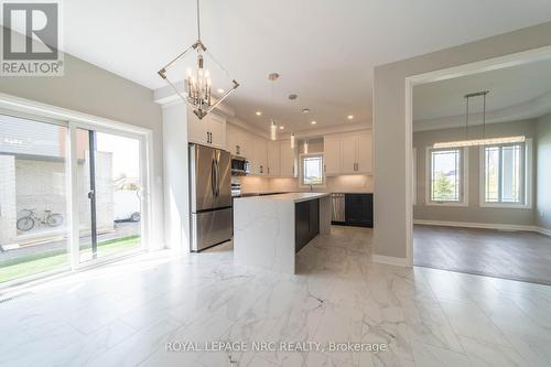 1 Alicia Crescent, Thorold, ON - Indoor Photo Showing Kitchen With Upgraded Kitchen