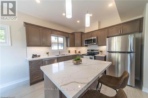 5 Alicia Crescent, Thorold, ON - Indoor Photo Showing Kitchen