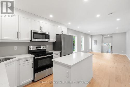 137 St George Street, Welland, ON - Indoor Photo Showing Kitchen With Upgraded Kitchen