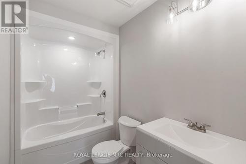 137 St George Street, Welland, ON - Indoor Photo Showing Bathroom