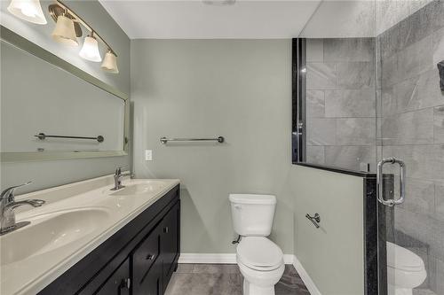 150 Benziger Lane, Stoney Creek, ON - Indoor Photo Showing Bathroom