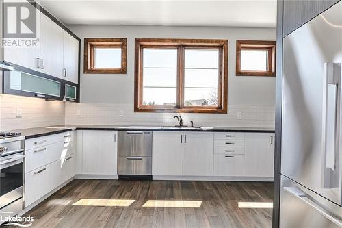 11 Windrose Valley Boulevard, Clearview, ON - Indoor Photo Showing Kitchen With Upgraded Kitchen