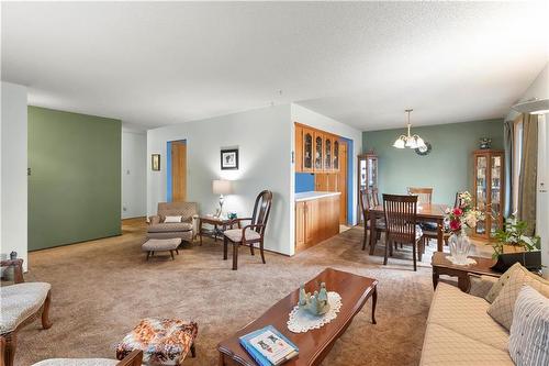 865 London Street, Winnipeg, MB - Indoor Photo Showing Living Room
