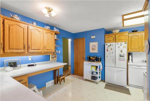 865 London Street, Winnipeg, MB - Indoor Photo Showing Kitchen