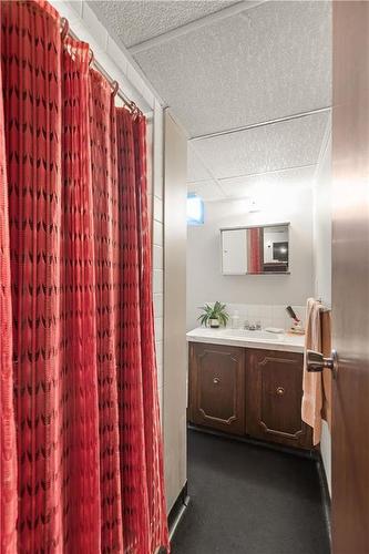 865 London Street, Winnipeg, MB - Indoor Photo Showing Bathroom