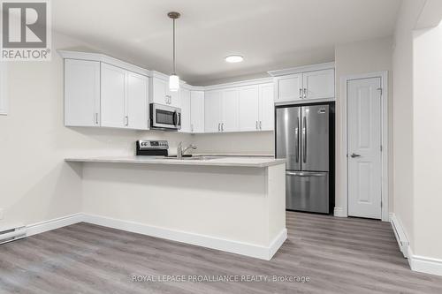 B - 157 Sienna Avenue, Belleville, ON - Indoor Photo Showing Kitchen