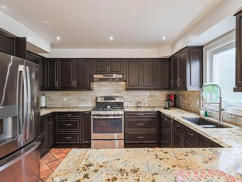 286 Green Lane, Markham, ON - Indoor Photo Showing Kitchen With Double Sink