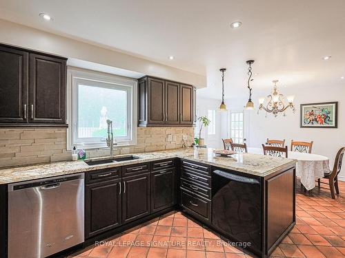 286 Green Lane, Markham, ON - Indoor Photo Showing Kitchen With Upgraded Kitchen