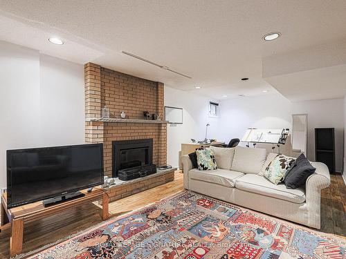286 Green Lane, Markham, ON - Indoor Photo Showing Living Room With Fireplace