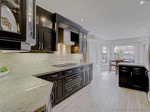 2778 Termini Terr, Mississauga, ON - Indoor Photo Showing Kitchen With Upgraded Kitchen