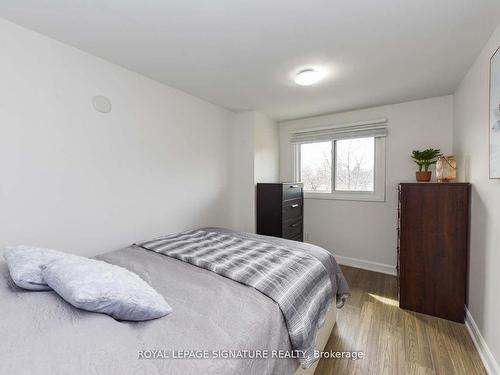 2945 Arvida Circ, Mississauga, ON - Indoor Photo Showing Bedroom
