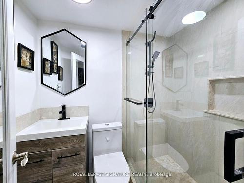 2945 Arvida Circ, Mississauga, ON - Indoor Photo Showing Bathroom