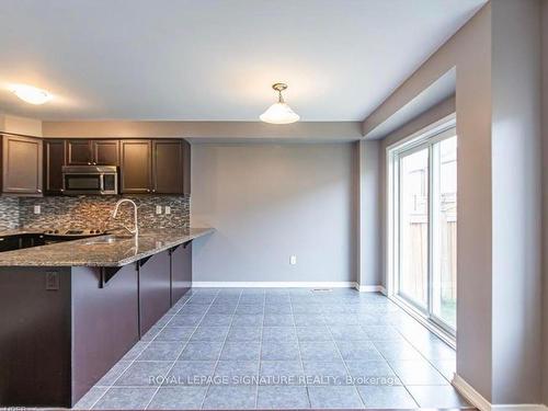 346 Apple Hill Cres, Kitchener, ON - Indoor Photo Showing Kitchen With Upgraded Kitchen