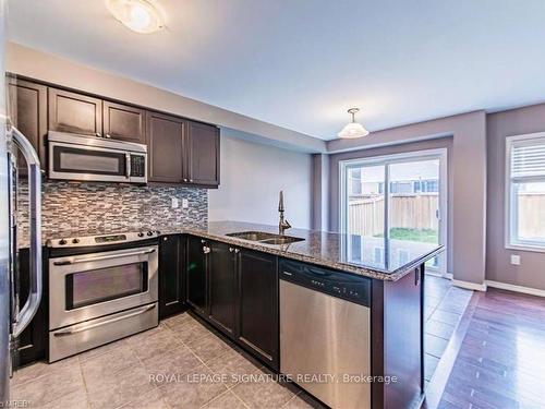 346 Apple Hill Cres, Kitchener, ON - Indoor Photo Showing Kitchen With Stainless Steel Kitchen With Double Sink With Upgraded Kitchen