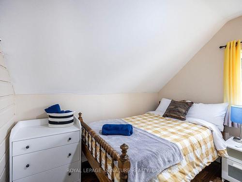 111 Hazel St, Kawartha Lakes, ON - Indoor Photo Showing Bedroom