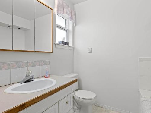 262 Willow Street, Kamloops, BC - Indoor Photo Showing Bathroom