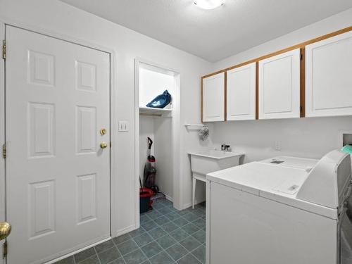 262 Willow Street, Kamloops, BC - Indoor Photo Showing Laundry Room
