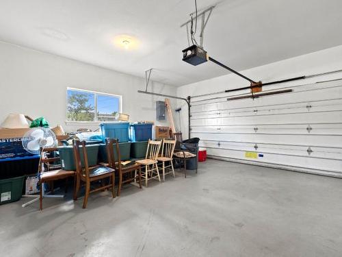 262 Willow Street, Kamloops, BC - Indoor Photo Showing Garage
