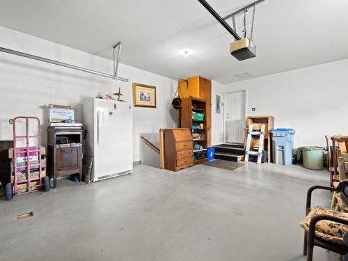 262 Willow Street, Kamloops, BC - Indoor Photo Showing Garage
