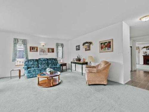 262 Willow Street, Kamloops, BC - Indoor Photo Showing Living Room