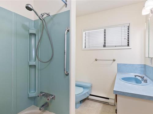 538 Beach Rd, Qualicum Beach, BC - Indoor Photo Showing Bathroom