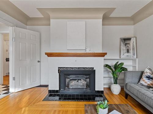 1039 Verrinder Ave, Victoria, BC - Indoor Photo Showing Living Room With Fireplace