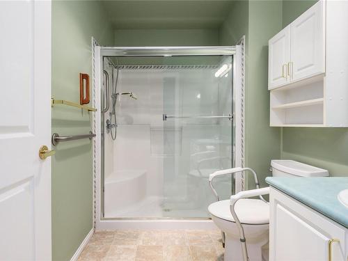 412-1683 Balmoral Ave, Comox, BC - Indoor Photo Showing Bathroom