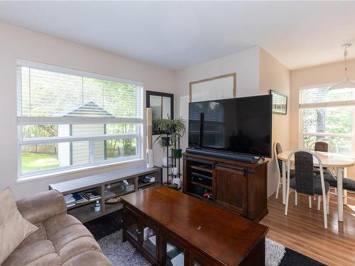 5-555 Rockland Rd, Campbell River, BC - Indoor Photo Showing Living Room