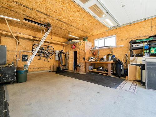 100 Ranchview Rd, Nanaimo, BC - Indoor Photo Showing Garage