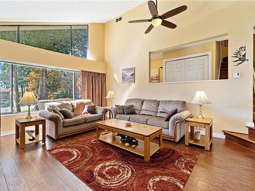 100 Ranchview Rd, Nanaimo, BC - Indoor Photo Showing Living Room