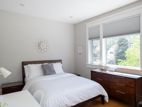2430 Central Ave, Oak Bay, BC - Indoor Photo Showing Bedroom